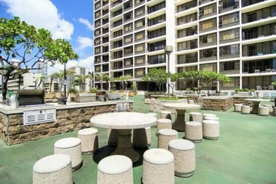 Light & Airy 8Th Floor Ocean View Condo With Lanai Condo Honolulu Kültér fotó